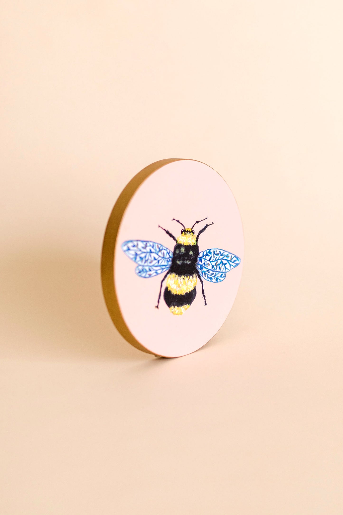 Porcelain Wing Bee 8" Round